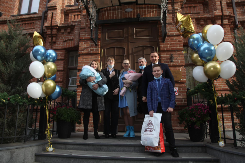 Директор департамента потребрынка Ростовской области Ирина Теларова родила сына