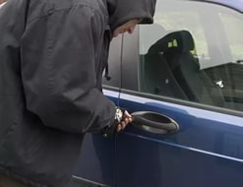 У жителя Мартыновского района со двора угнали ВАЗ-21053