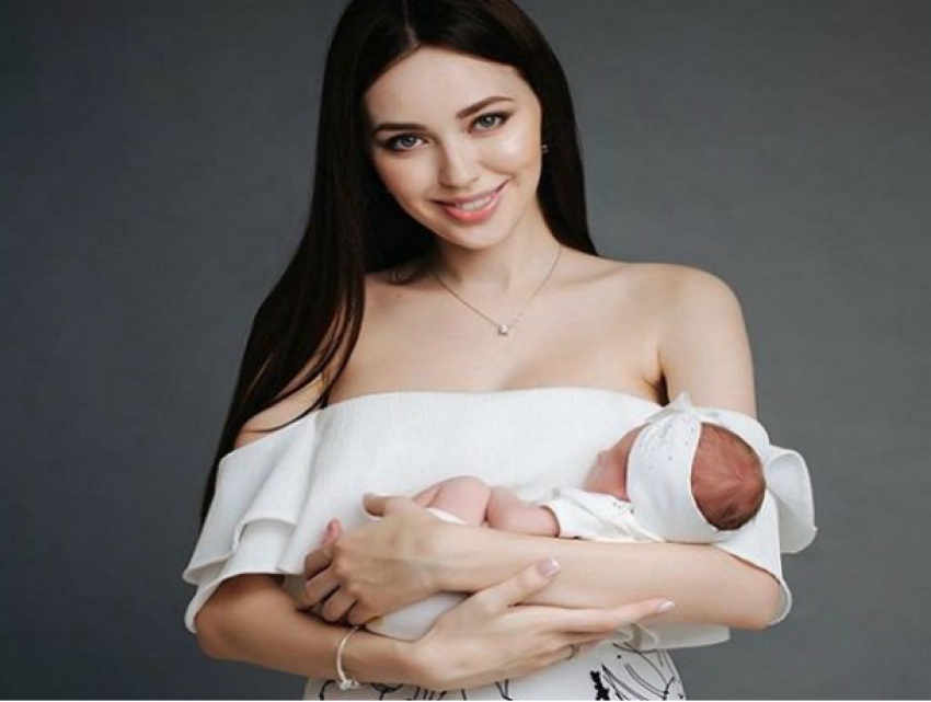 Ростовская модель Анастасия Костенко показала поклонникам месячную дочь