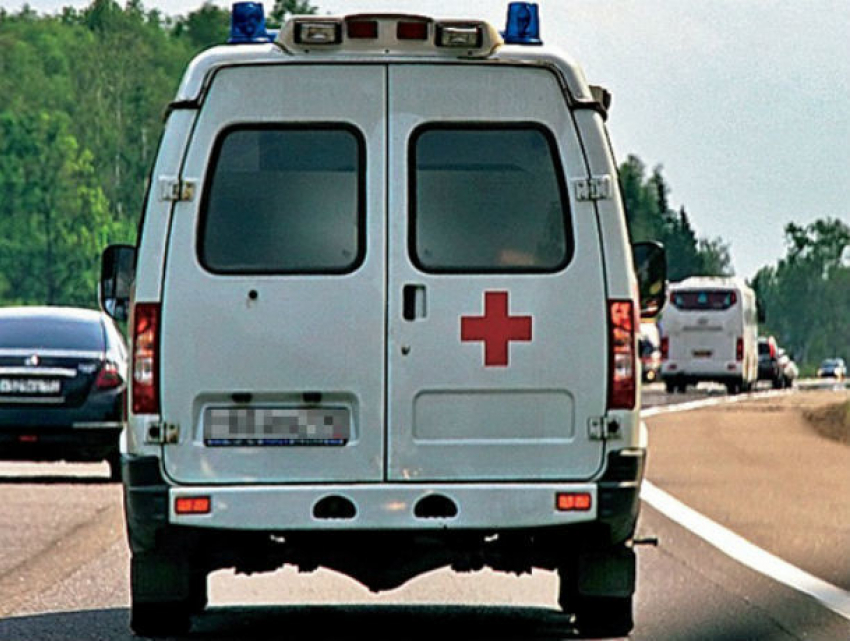 В страшной тройной аварии в Ростовской области погиб один и пострадали двое человек