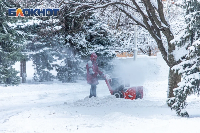 В Ростове снег с улиц свозят на 11 спецплощадок