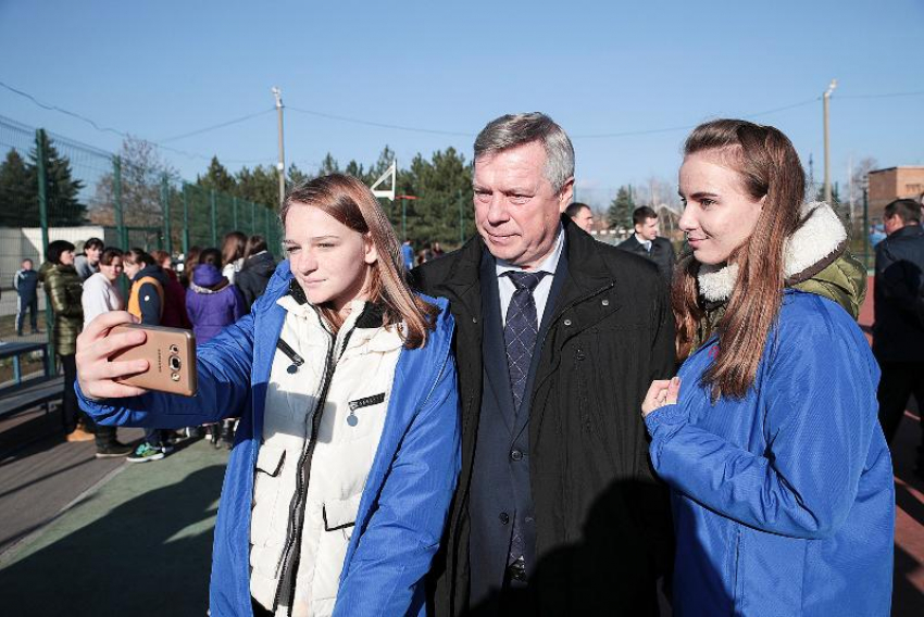 Люди чаще хотят со мной сфотографироваться: губернатор Ростовской области рассказал о том, как он отдыхает