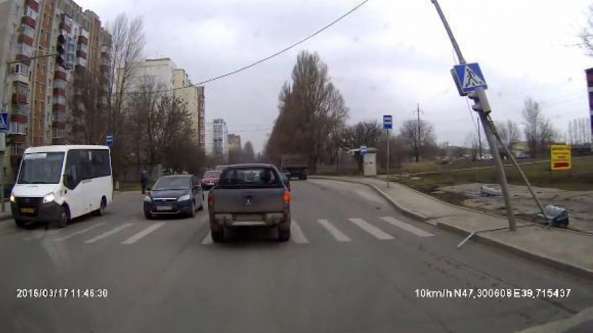 На СЖМ «КАМАЗ» въехал в светофор 