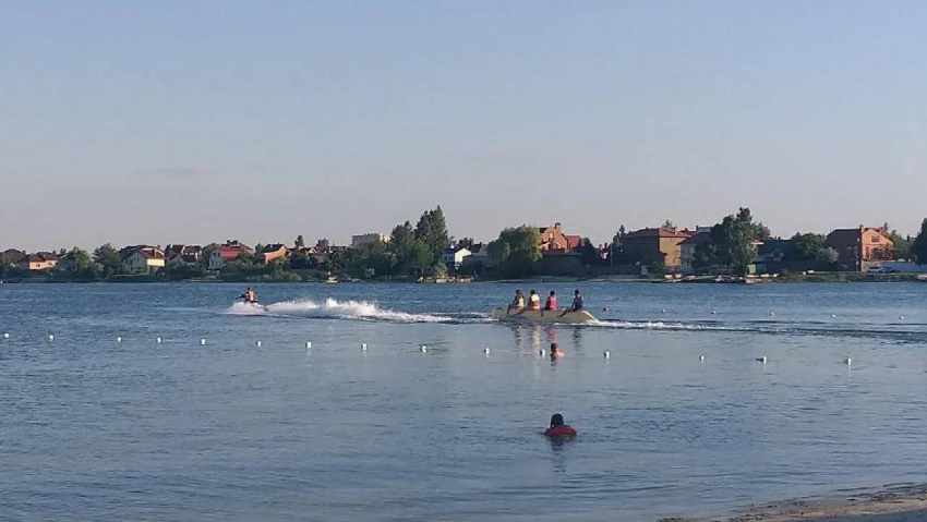 В Батайске на Соленом озере утонул парень 