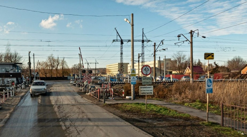 Под Новочеркасском на один день закроют железнодорожный переезд