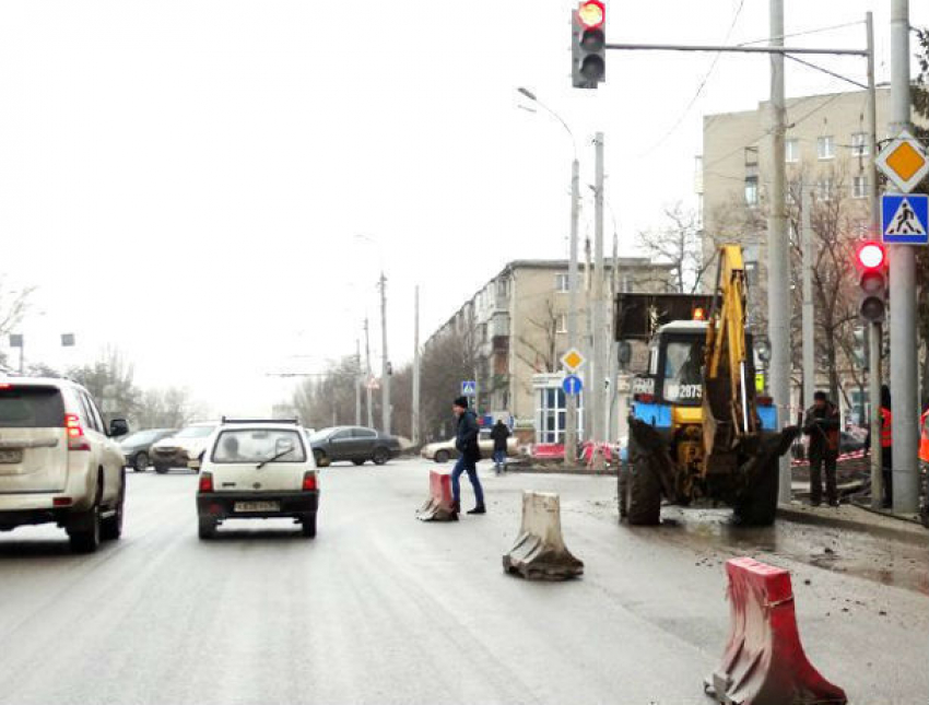 Беременную молодую женщину и ее мужа сбила иномарка на проспекте Нагибина в Ростове