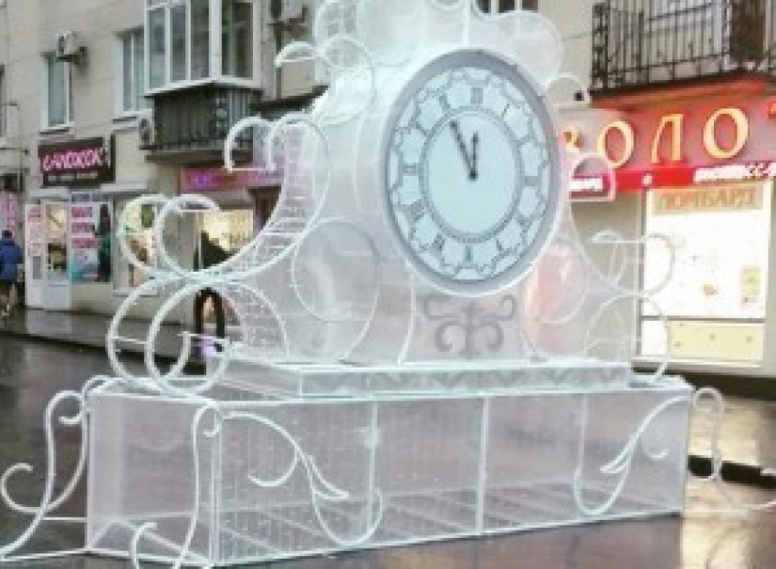 Цифру на ростовских новогодних часах исправили