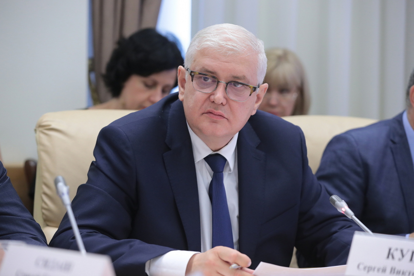 Глава сотрясаемого коррупционными скандалами минстроя Ростовской области зарабатывает 375 тысяч в месяц