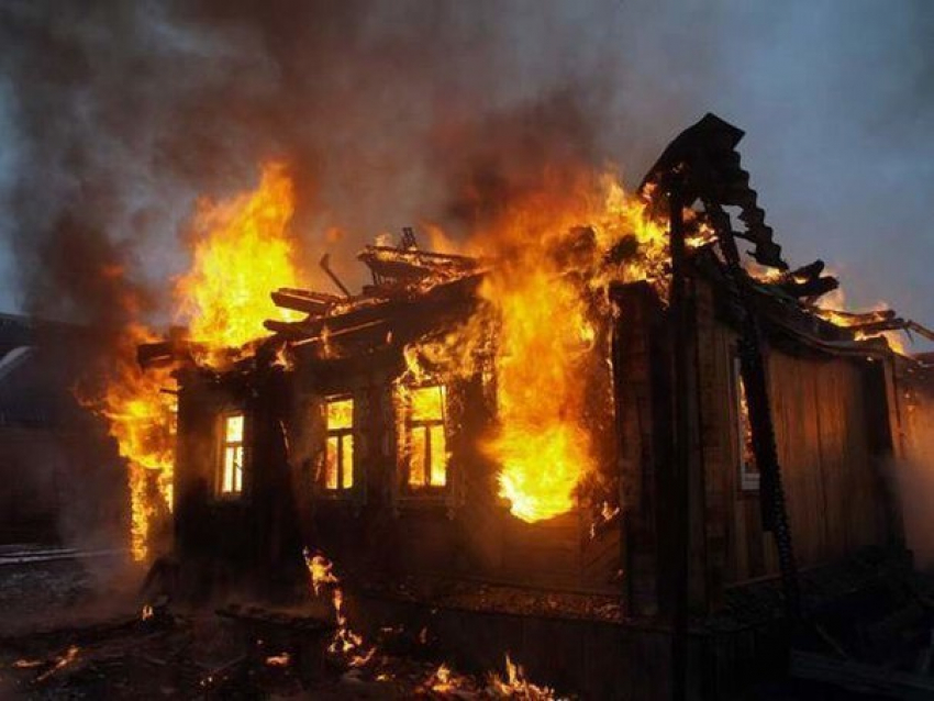 В Ростовской области горел частный дом: есть погибший