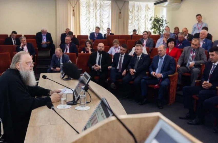«Не кради»: после предложения экс-депутата Федяева Меркурий встретился с чиновниками и обсудил нравственные основы