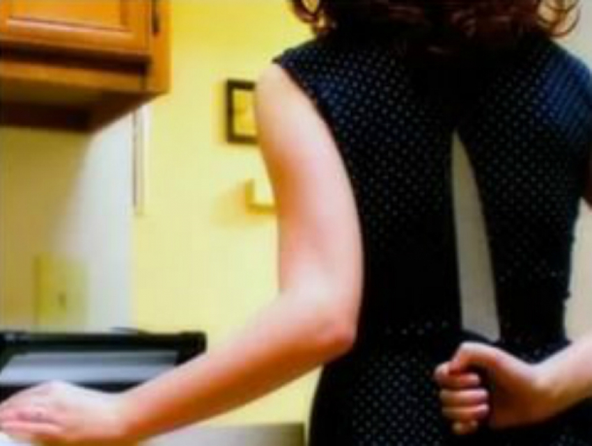 Разъяренная женщина распорола своему мужу живот во время кухонной ссоры в Ростовской области