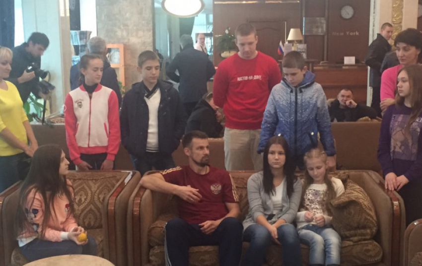 Сборная России пообщались с воспитанниками ростовского детского дома