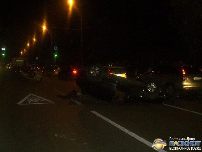 В Ростове «четырнадцатая» врезалась в ограждение и перевернулась на встречке 