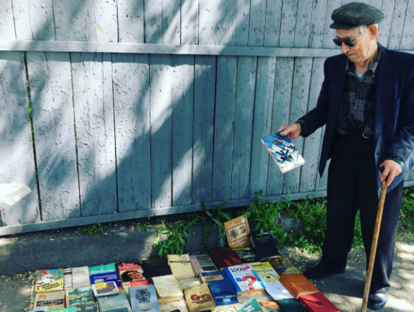 Удивительную распродажу на улице Ростова устроил вежливый пенсионер