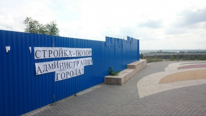 В Ростове продолжается строительство 12-этажной гостиницы в сквере Седова  