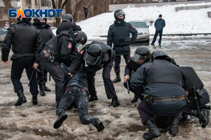 Штрафы и аресты: суд в Ростове рассмотрел дела задержанных на митинге 23 января