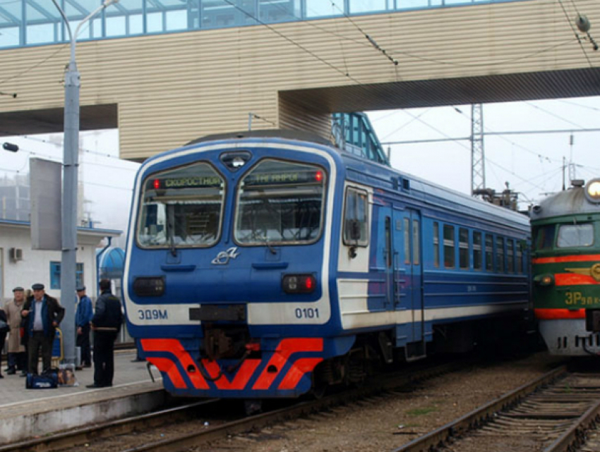 Движение восьми пригородных электричек в Ростовской области  «заморозится» на неделю