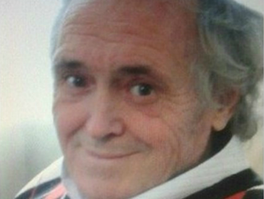 Жизнерадостный кудрявый мужчина пропал из больницы Ростовской области