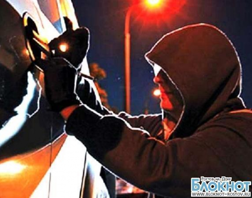 В Ростове задержали парня, который за месяц обокрал три квартиры и угнал 10 машин