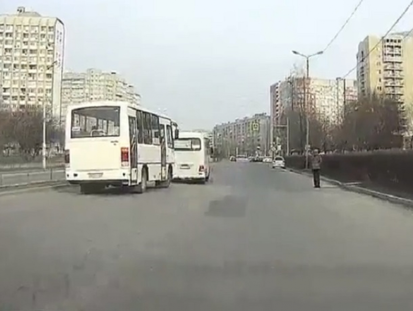 Опасные гонки ростовских маршруток с пассажирами сняли на видео