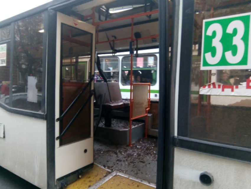Бетономешалка столкнулась с автобусом под порогом ростовской мэрии