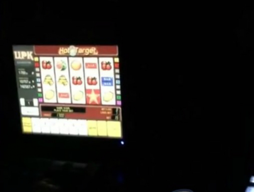 Запрещенный зал игровых автоматов рассекретил ростовчанин на Западном