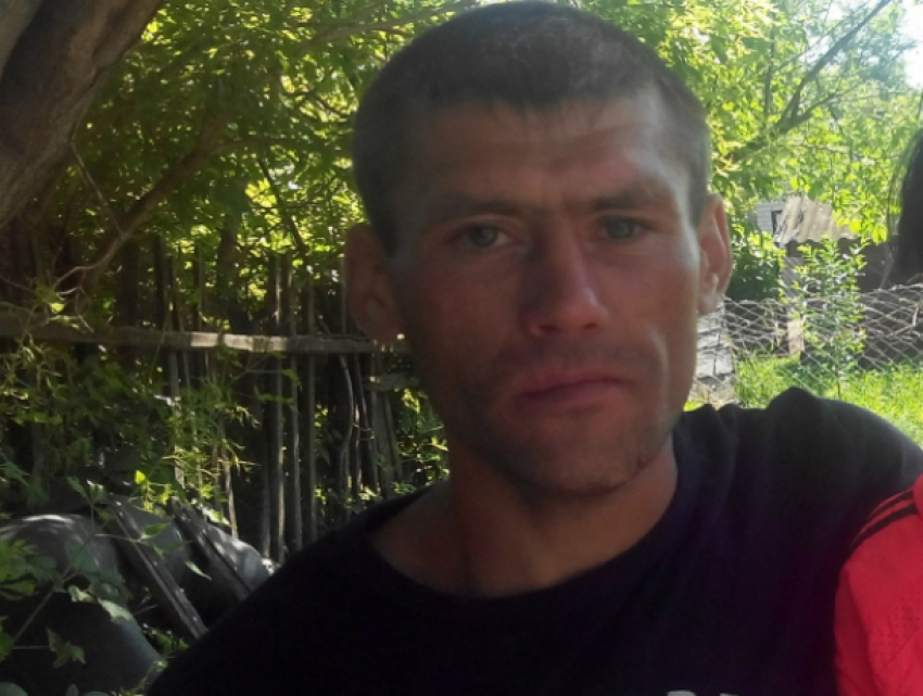 Мужчина со шрамом на лице и без двух пальцев из Ростовской области исчез в Краснодарском крае