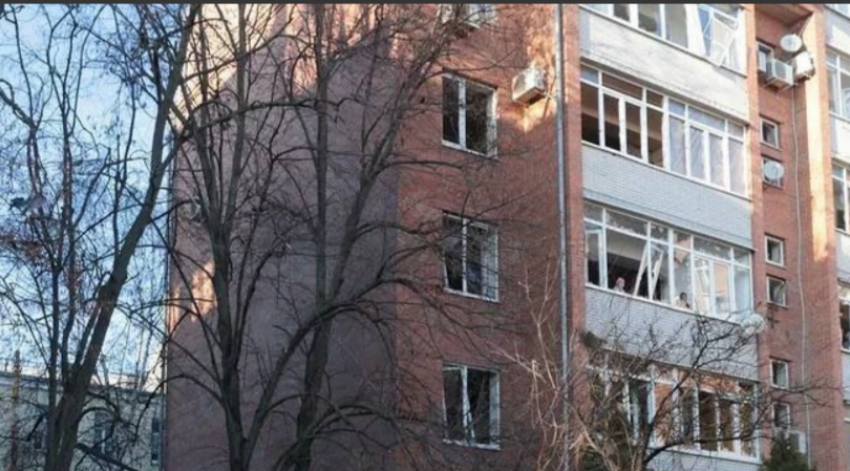 После атаки дронов ВСУ более 450 квартир попали в зону ЧС в Таганроге
