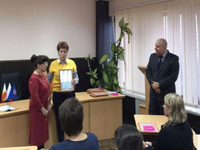 Ростовчанкам вручили сертификаты на региональный материнский капитал