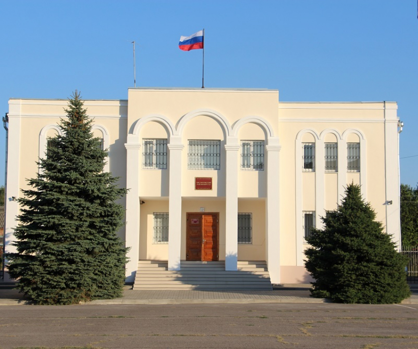 Мошенника, обещавшего приставу за 3,1 млн рублей назначить его начальником отдела, осудили в Ростове