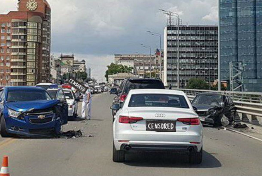 Ехавший на свадьбу автомобиль попал в лобовое ДТП в Ростове