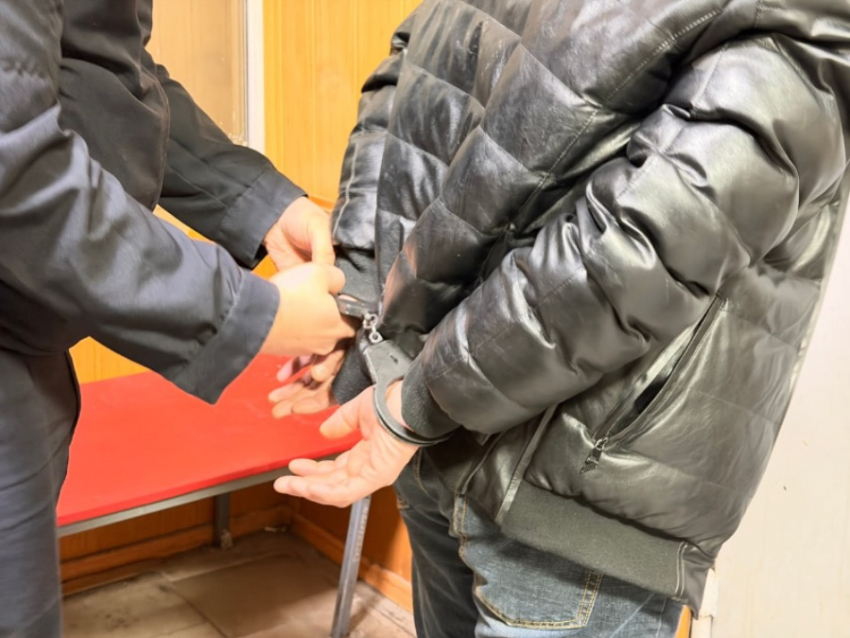 Грабитель проник в чужой дом с помощью отвертки и плоскогубцев и похитил, что приглянулось  