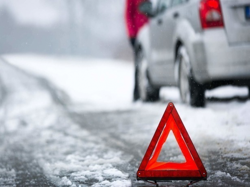 Врезавшись в дорожный снегоочиститель житель Ростова погиб на месте 