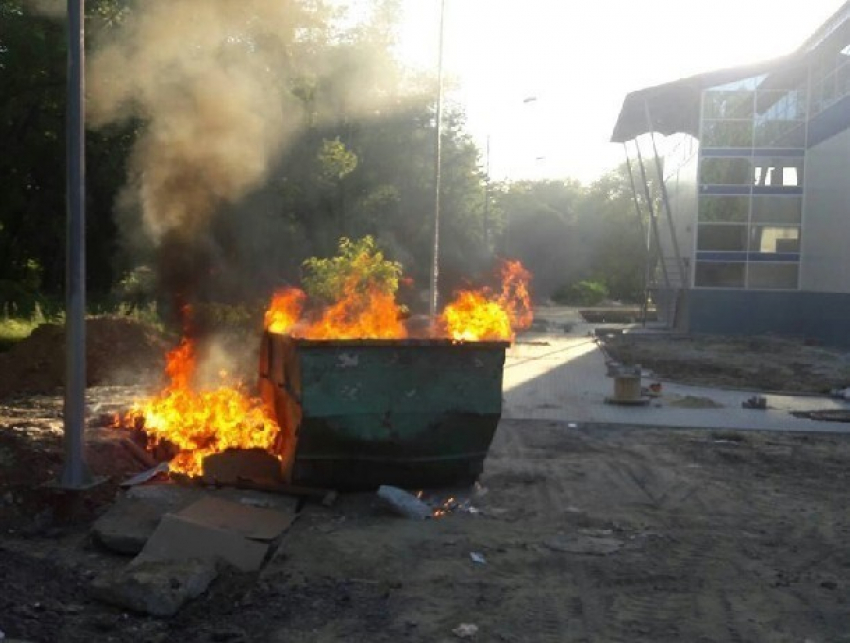 В Ростове задержали поджигателя мусорных контейнеров