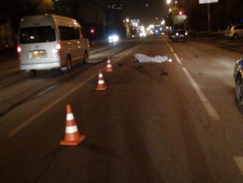 Пешеход погиб под колесами большегруза на подъезде к Ростову