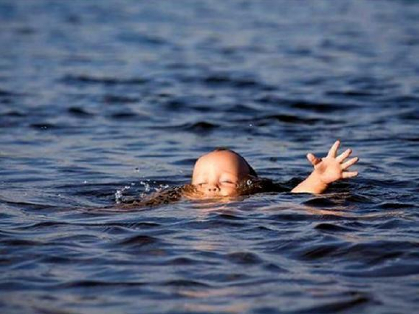 Годовалый ребенок утонул в Ростовской области