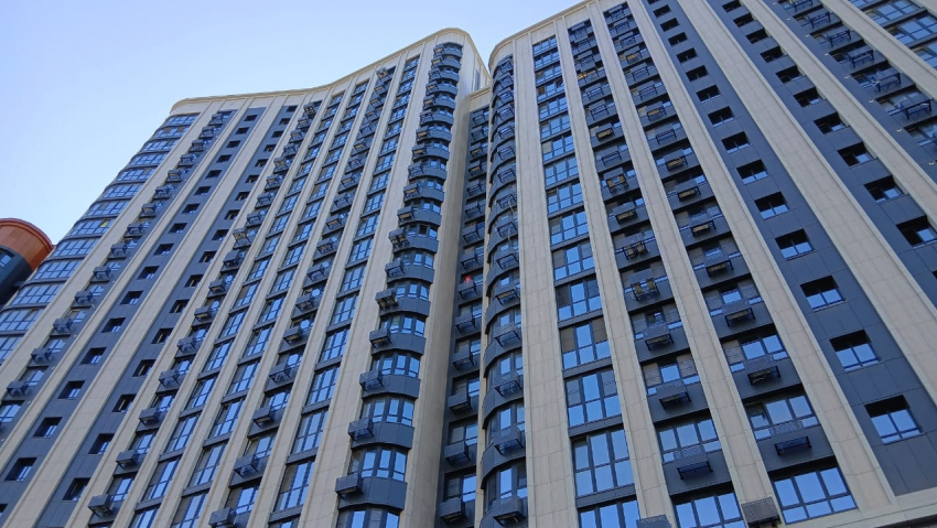 В Ростове ГК «ЮгСтройИнвест» за свой счет восстановила дома в «Левобережье» после атаки беспилотника