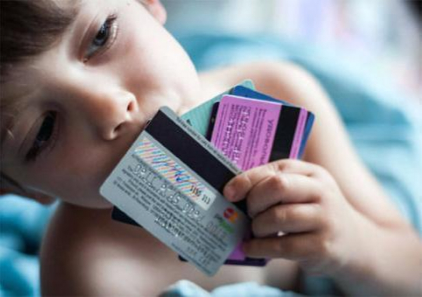Ростовские банки готовятся к выпуску пластиковых карт для детей 