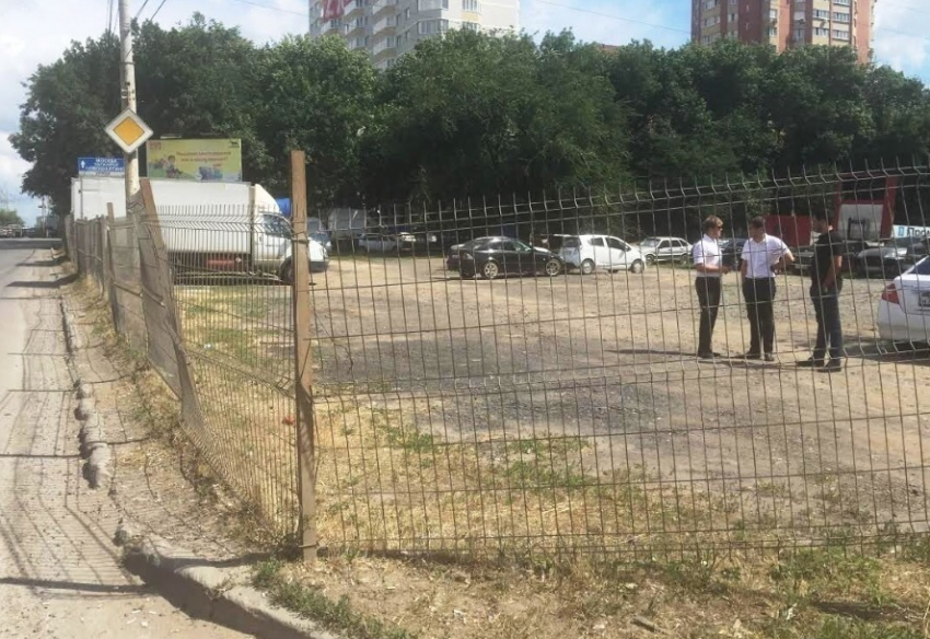В Советском районе Ростова провели рейд против нелегальных парковок