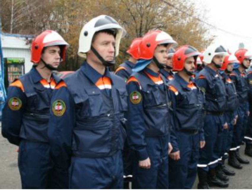 Спасатели Таганрога получили УАЗ и катер от областной власти