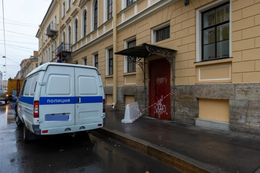 СМИ: ростовчанин напал с ножом на трех судебных приставов