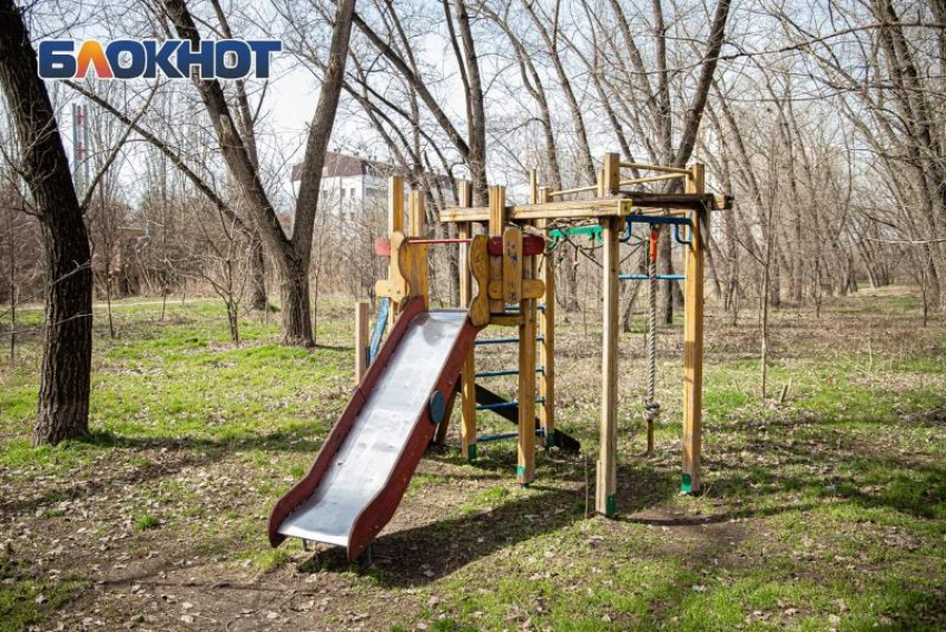 Власти Ростова обещали наказать виновных за срывы сроков по установке детских площадок