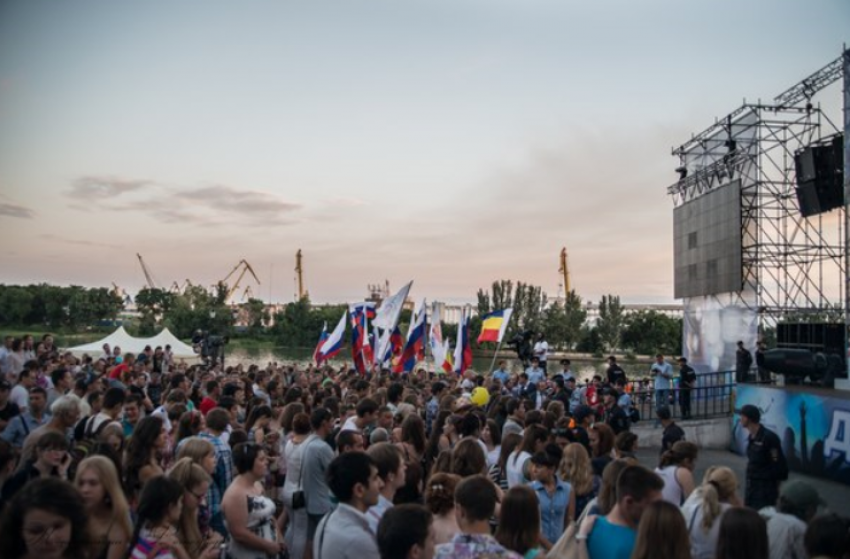День молодежи собрал на ростовской набережной около 15 тысяч горожан 