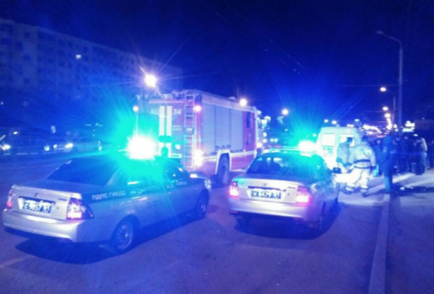 Последствия ночного ДТП с пострадавшим пешеходом в Ростове попали на видео