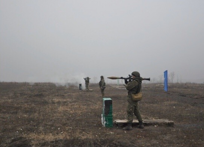 Гранатометчики и снайперы учатся уничтожать бронетехнику в Ростовской области