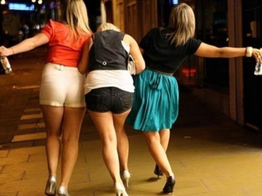 Обилие пьяных и непристойных женщин на дискотеке 90-ых шокировали жительницу Ростова 