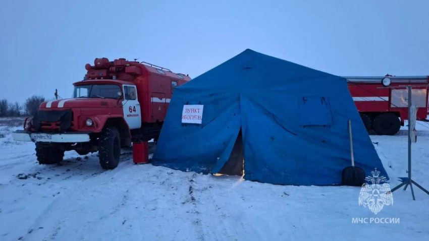 Из-за сильного снегопада на трассах Ростовской области установлены пункты обогрева