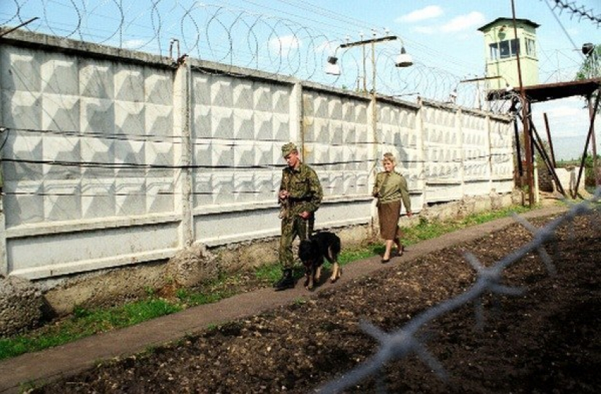 В Ростовской области из колонии сбежали три зека