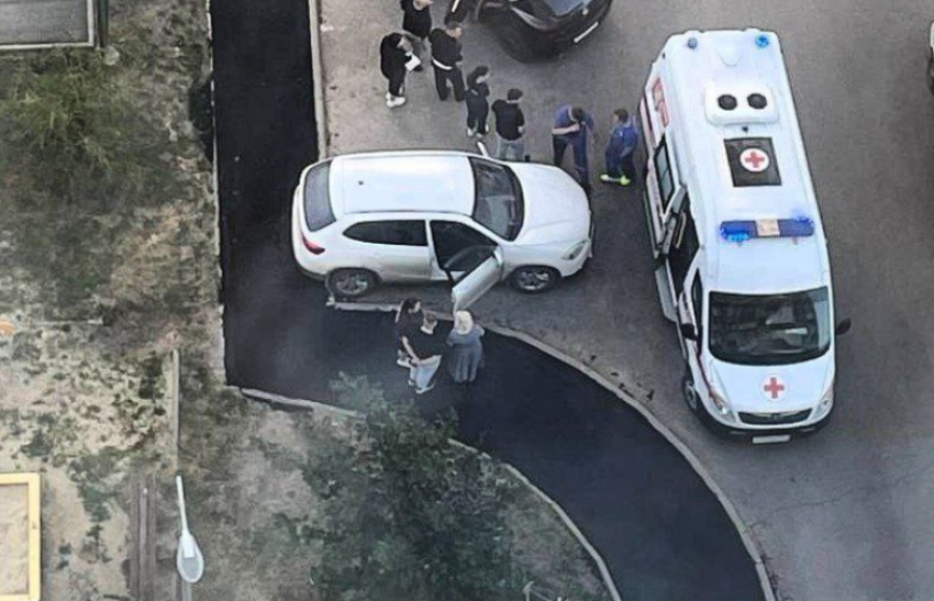 В Ростове на Суворовском в машине нашли мертвого мужчину в неестественной позе