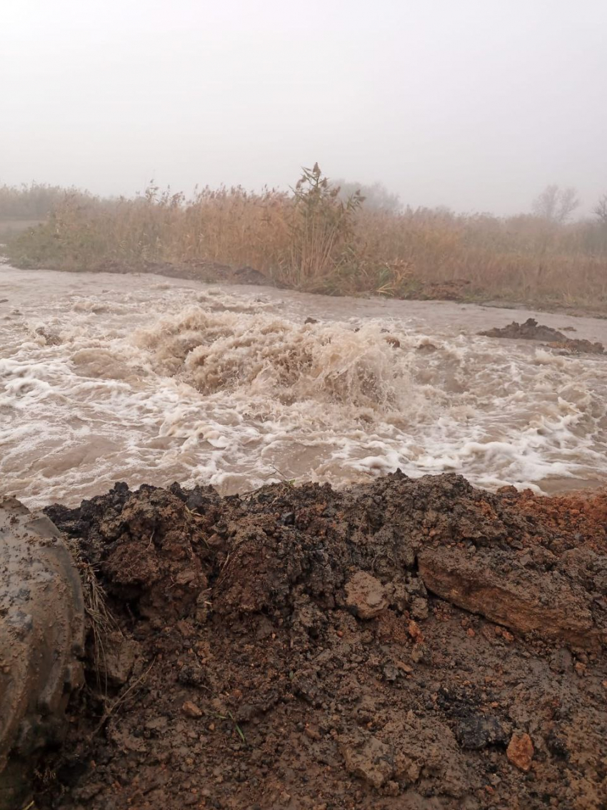 Под Ростовом из-за порыва водовода 42 тысячи человек остались без воды